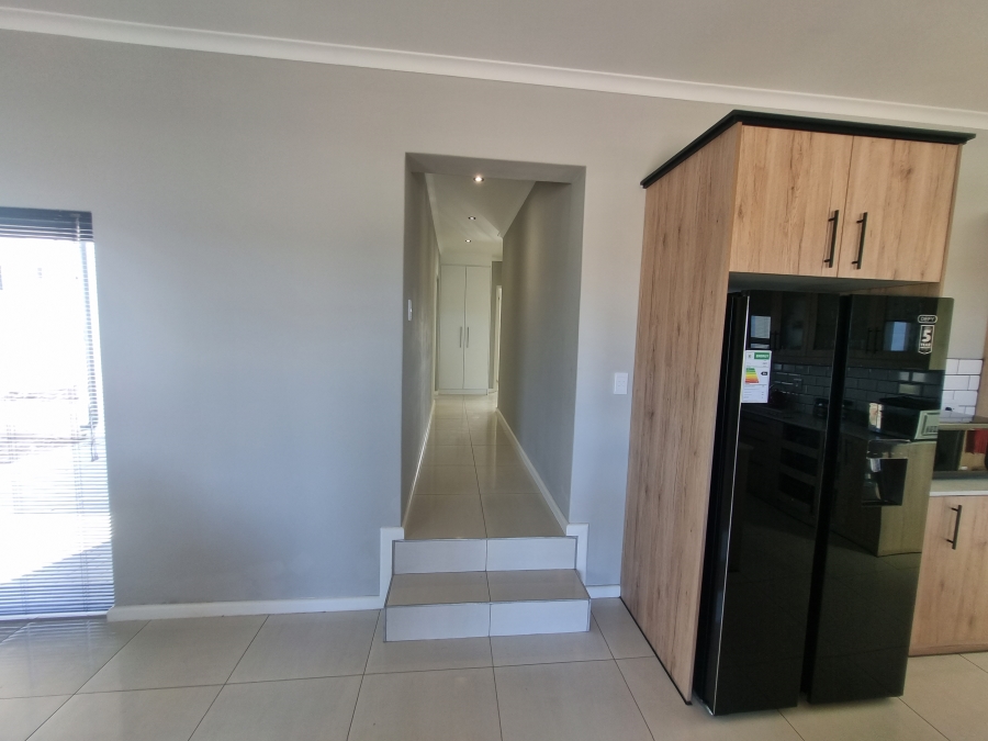 To Let 3 Bedroom Property for Rent in Hoogland Western Cape